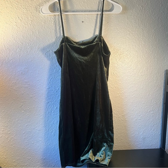 Forever 21 Women’s Velour Velvet Green Mini Party Dress Thin Straps Size Large - Picture 9 of 14